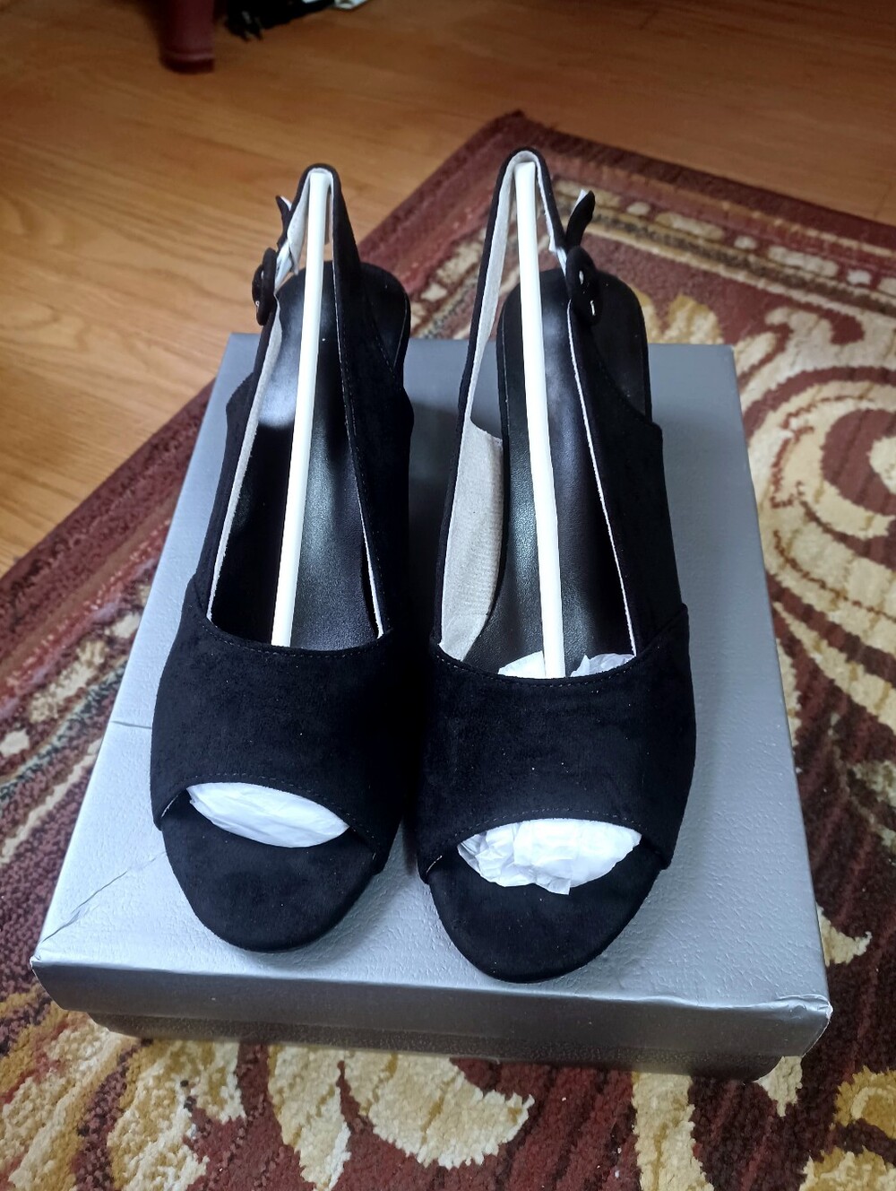 ELEGANT BLACK SLINGBACK MID-HEEL PUMPS-(NWOT)
